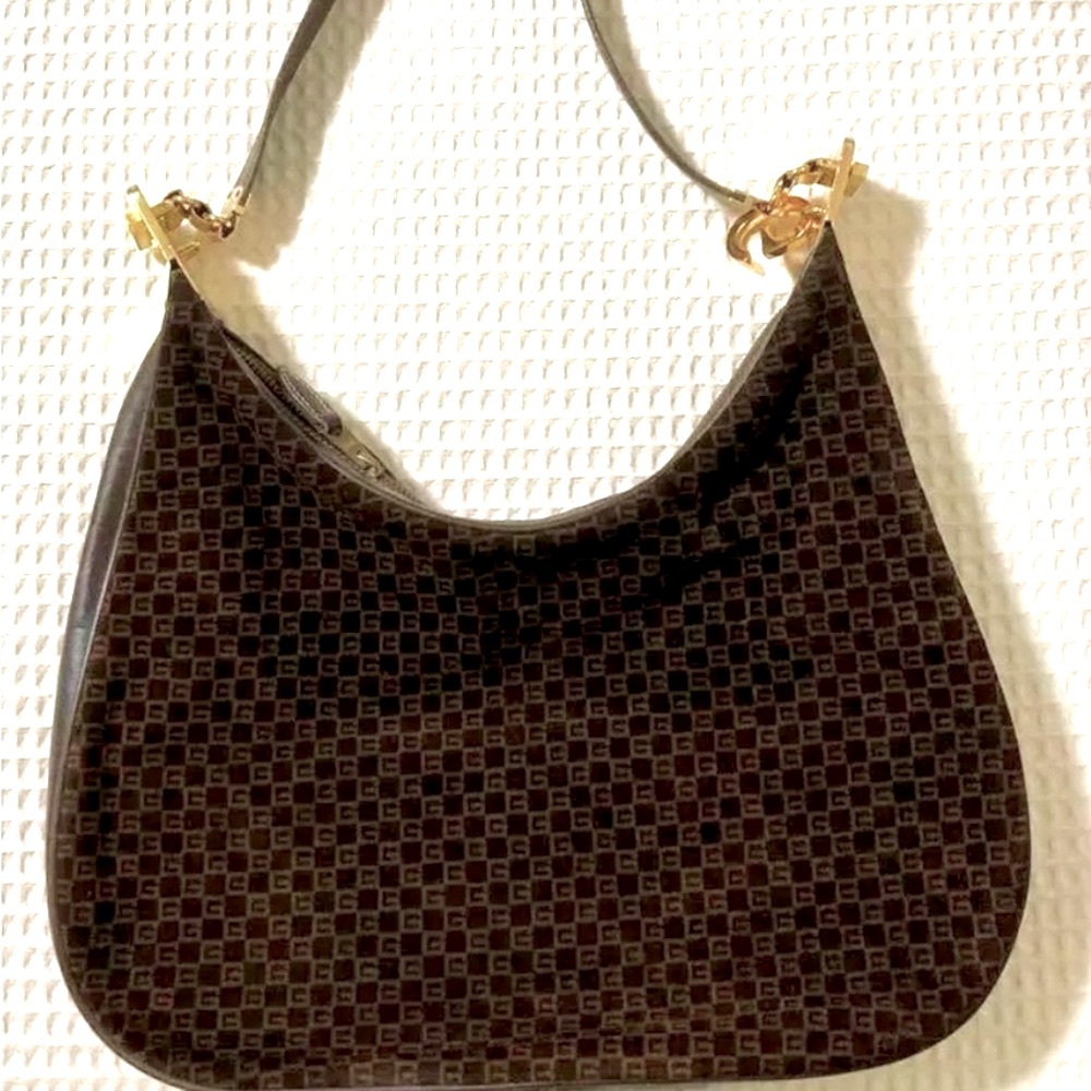 Super RARE Vintage Gucci Attaché G clasp hobo. Looks brand new.